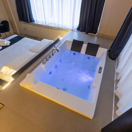 Maximum Exclusive Suite & Spa Палермо Екстериор снимка