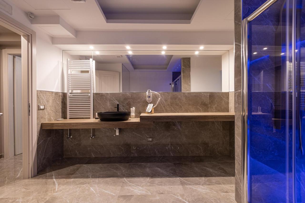 Maximum Exclusive Suite & Spa Палермо Екстериор снимка